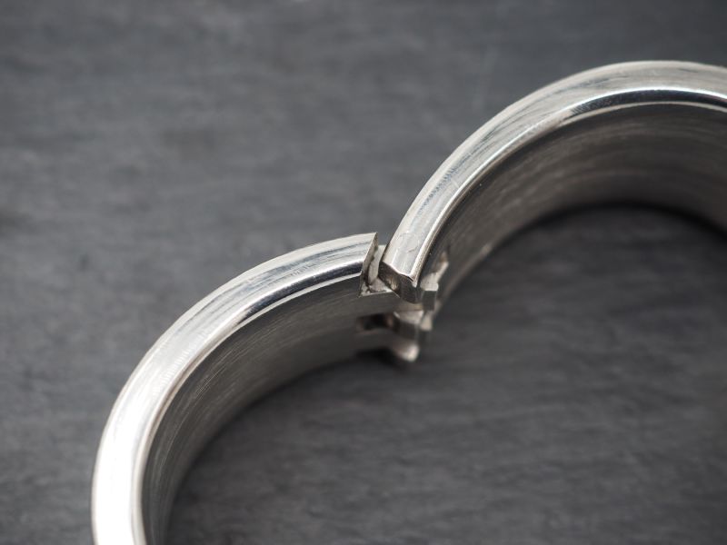 Inclined milled hinge