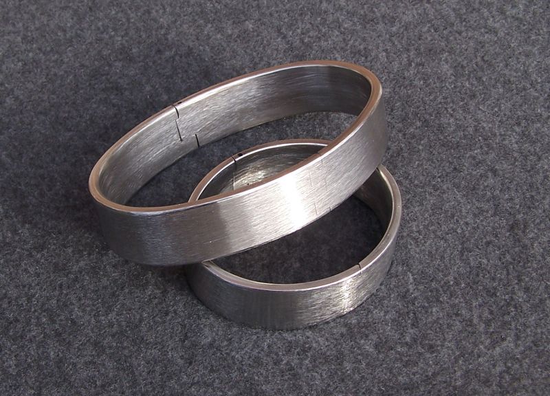 Inclined milled hinge