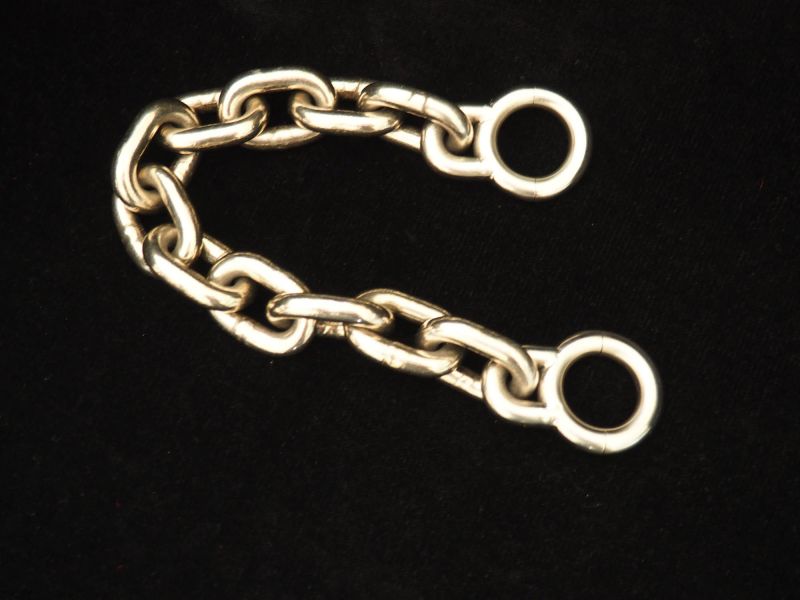 Armreif mit Kette