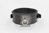 Leather collar with paisley pattern